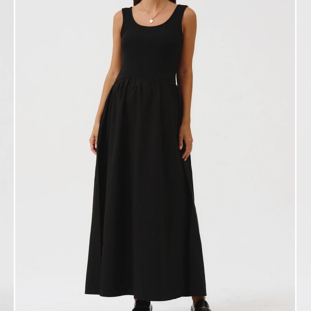 Black Sleeveless Maxi Dress